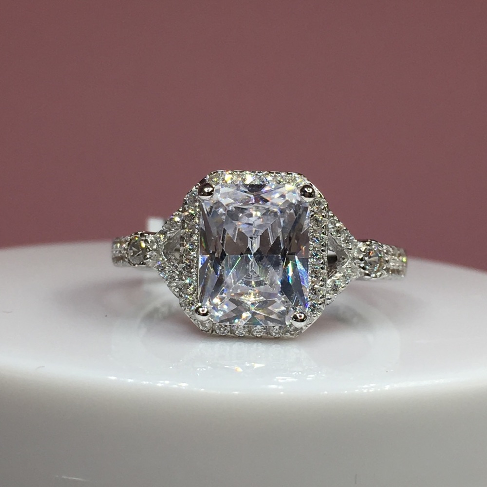 18k white gold diamond ring cushion halo wedding - Picture 3 of 8